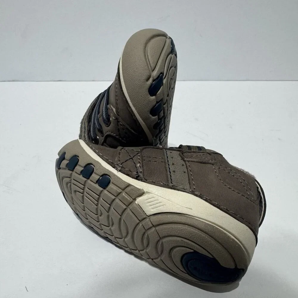 Stride Rite Soft Motion Artie Sneaker Size 3.5 Wide Toddler